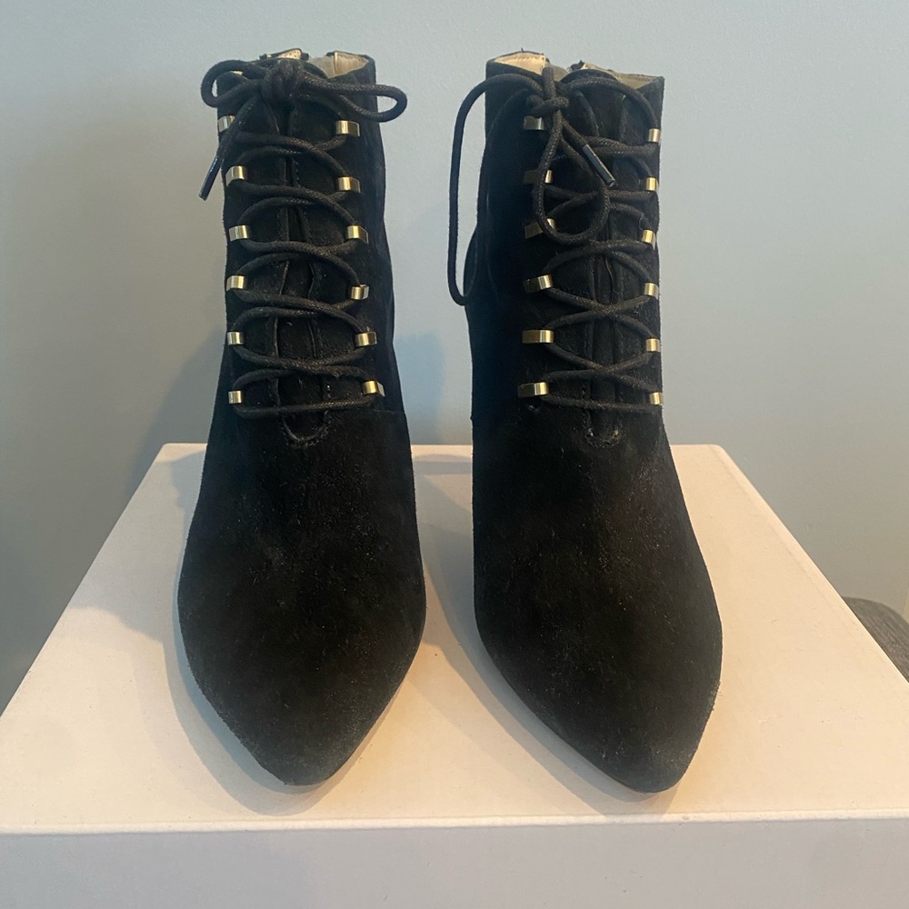 Adrienne Vittadini Suede Booties Black Lace-Up Ankle Boots. Size 8